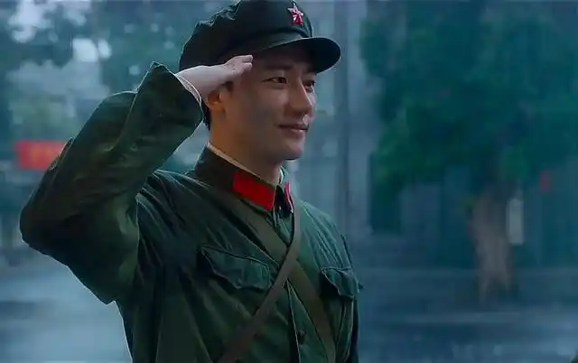 黄轩出演芳华剧照