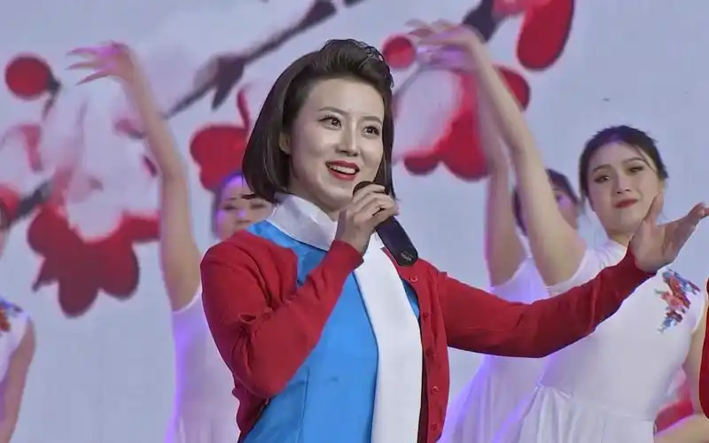 《红梅赞》演唱:王菁蕾,党焱,王倩