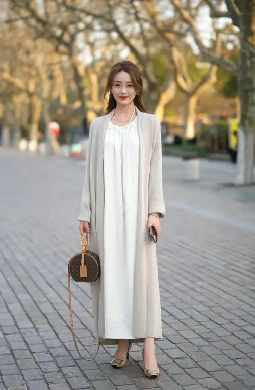 是女生的穿搭以及妆容,人们总是在互相的学习,好看的穿搭,优秀的气质