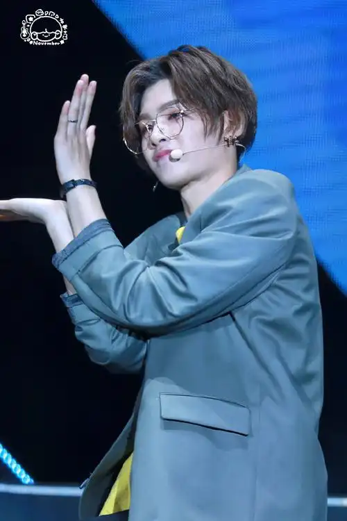 愚人节站姐团建##黄明昊justin##范丞丞##皇权富贵