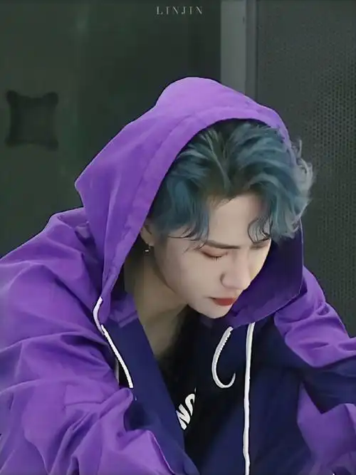 王一博有翡#90#王一博彩妆#王一博 × 创造101喜欢你紫衣蓝发喊爱