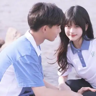 一对两张清秀校服装爱人头像,情侣头像图片-回车桌面