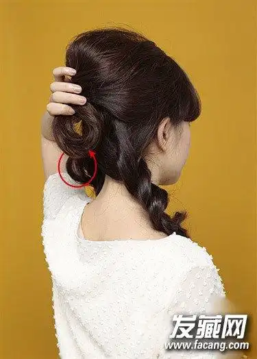 【图】高耸的盘发优雅端庄 中长发这样扎最优雅(3)_女生长发发型_发藏