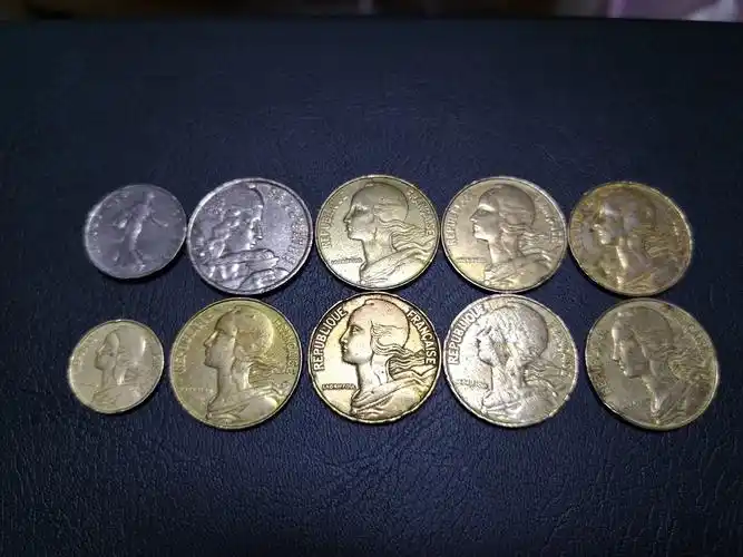 法国老硬币10枚分别为5生丁1966年1枚20生