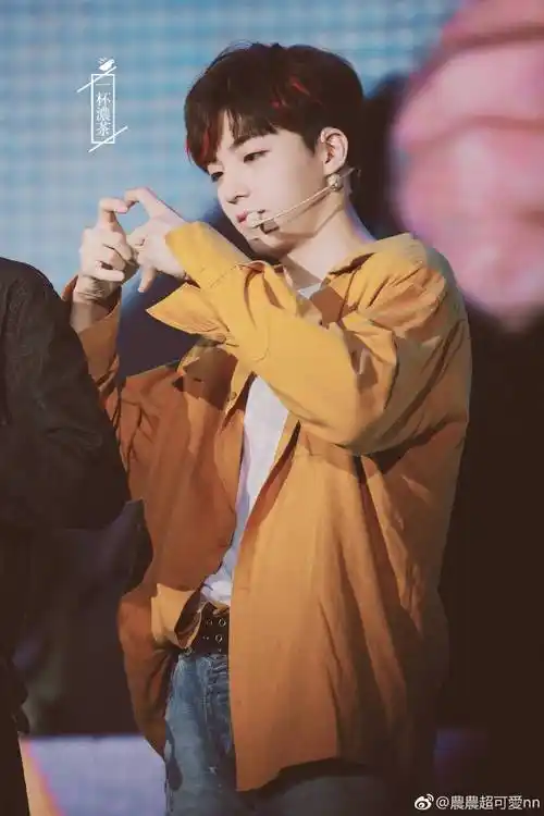 陈立农花式比心