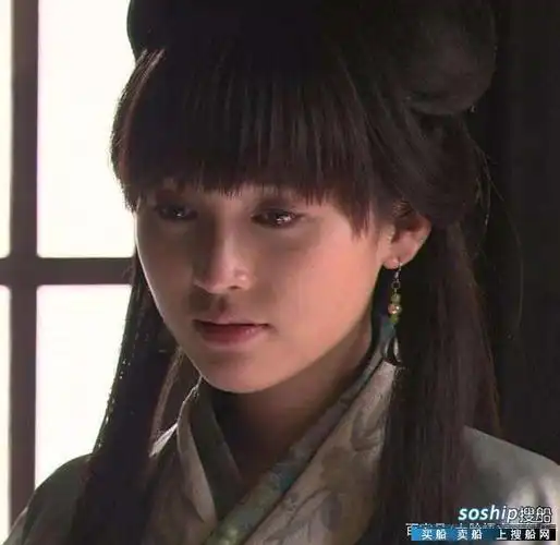 素素《神话》中的素素晒出最近自拍,脸又瘦又尖和以前.