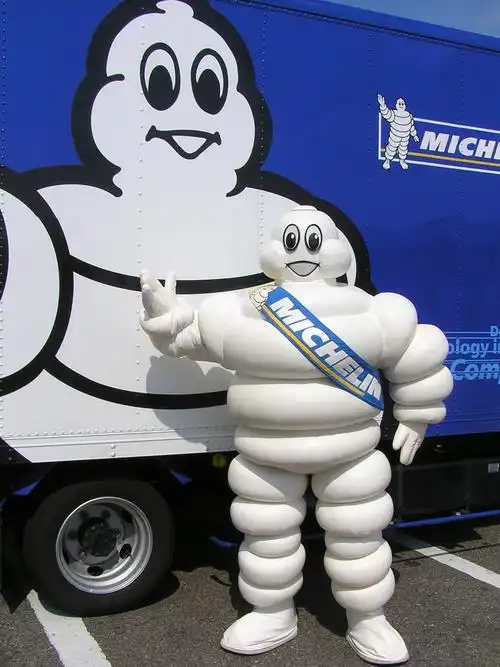 虽然米其林娃娃 跟大白有的一拼 一圈圈的很可爱