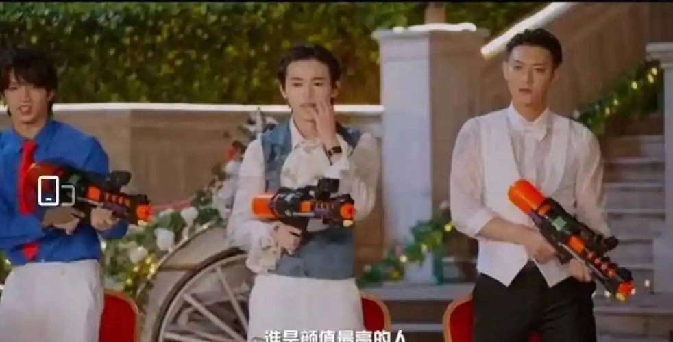 黄子韬夸刘耀文长得帅宋亚轩旁边起哄粉丝表示磕到了