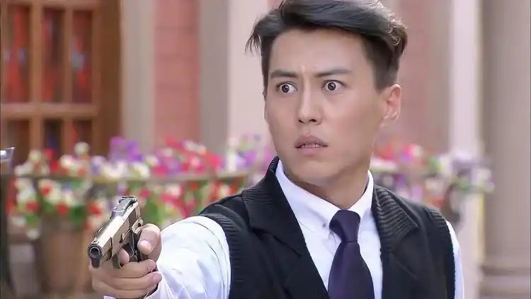 箭在弦上:靳东杀了自己的兄弟,眼神里充满了无奈