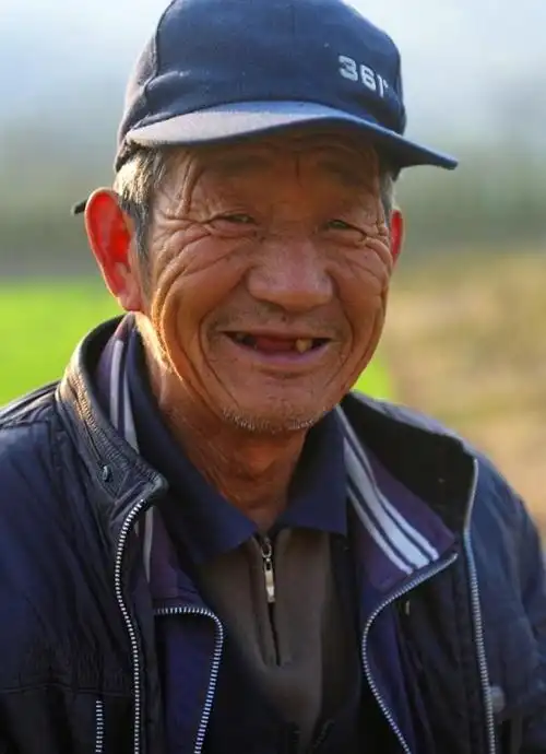 《幸福生活》,新农民的幸福写在脸上
