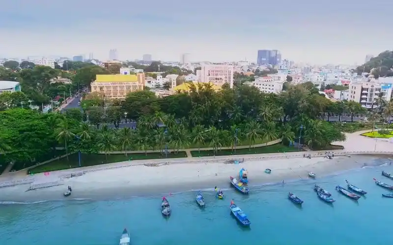 航拍越南,世界上最大的耶稣雕像在越南头顿市