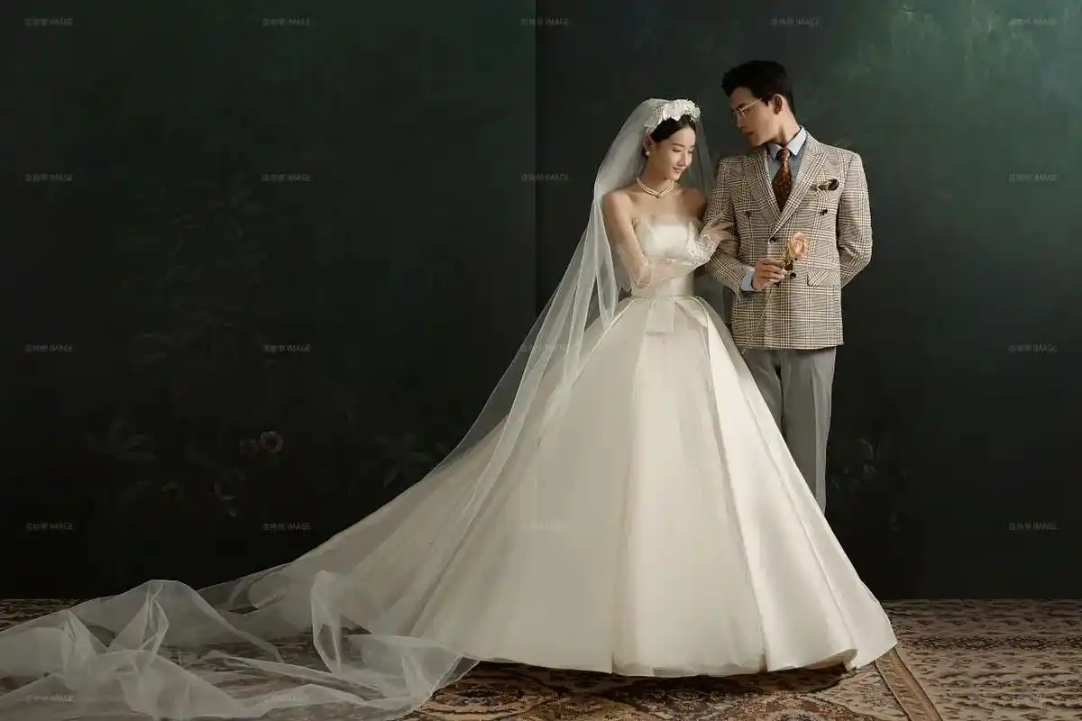 浪漫的爱情与油画艺术融会贯通,即使岁月变换, 但彼此爱意如 - 抖音