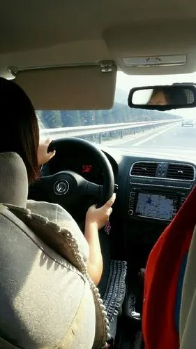 老婆开车我放心哈哈