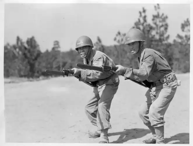 瞧 美国鬼子是如何全面训练日本人愉快地打日本鬼子的