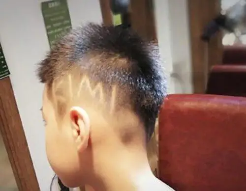 小男孩梳板寸别忘了刻痕 2019男童板寸刻痕设计超酷上线_发型师姐