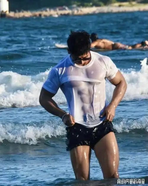 黑皮腹肌诱惑185cm神似黄景瑜看我的185黑皮男模秀腹肌