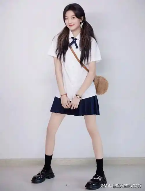 张馨予杨幂张佳宁刘亦菲吕小雨向涵之朱近桐#校服写真##赵丽颖校服