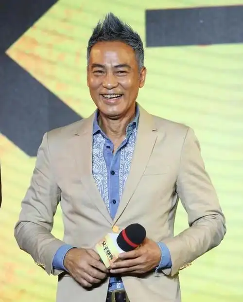 著名演员任达华:为爱做丁克,50岁老来得女时热泪盈眶