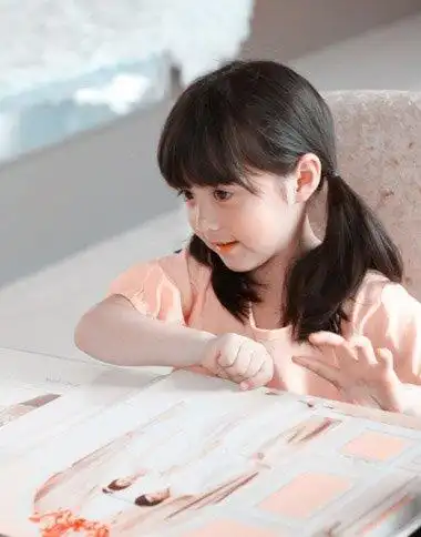 8岁小女孩发型扎法 韩版小女孩发型简单扎法