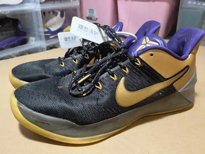 即使这是一款科比签名球鞋,但这也是最后一款科比没有上脚过比赛的