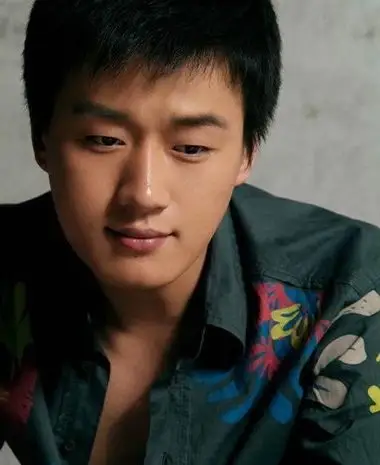 大圆脸男明星适合什么发型 佟大为教你大圆脸怎么做暖男