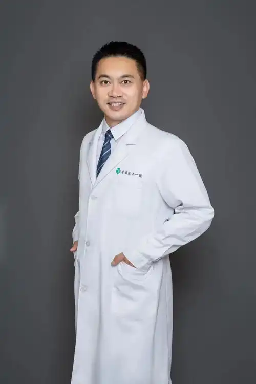 央视新闻联播选了一批网友亮相国庆节,帅哥医生是咱"辽宁老铁"!