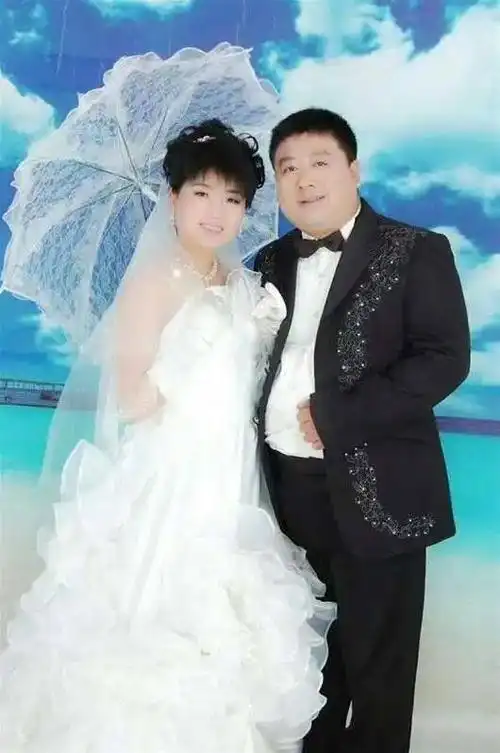 据李小红讲述,她老公每天早上只吃豆浆和菜,中午吃饭只吃六七成饱