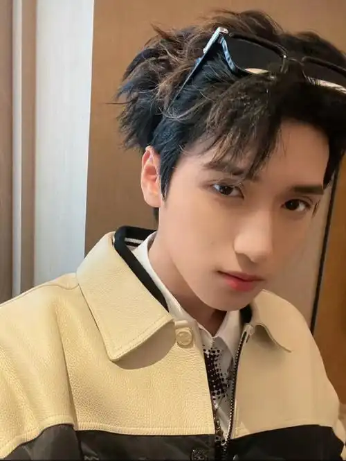 严浩翔elle风尚大典