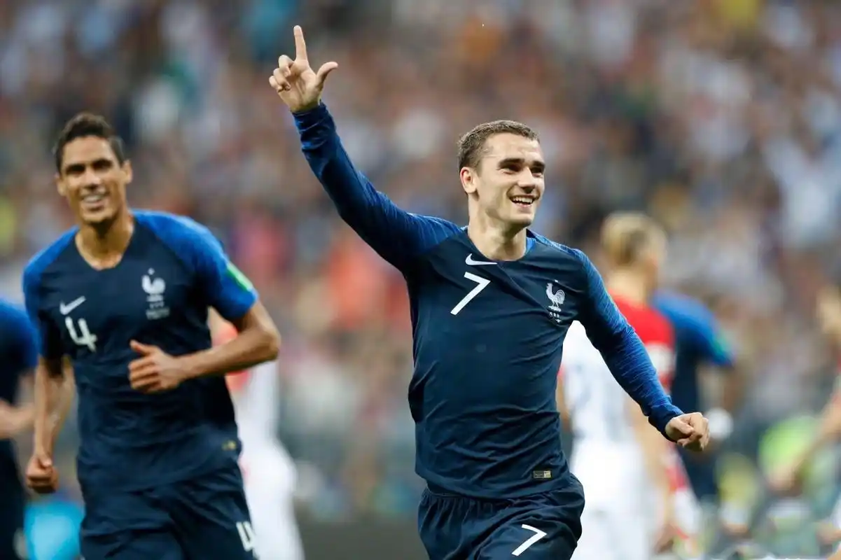 法国"贝克汉姆"7号抢镜,不仅赢了世界杯,颜值也不输男模!