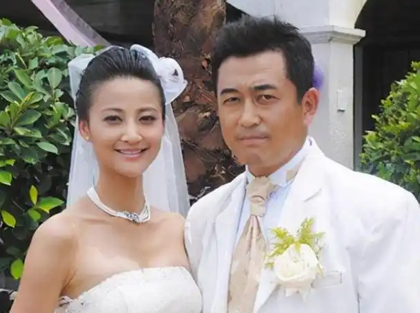 回顾王志飞张定涵3天闪婚幸福至今捐出礼金68万自己租房住