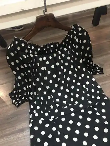 迪奥连衣裙多少钱一件一字肩荷叶边波点鱼尾连衣裙