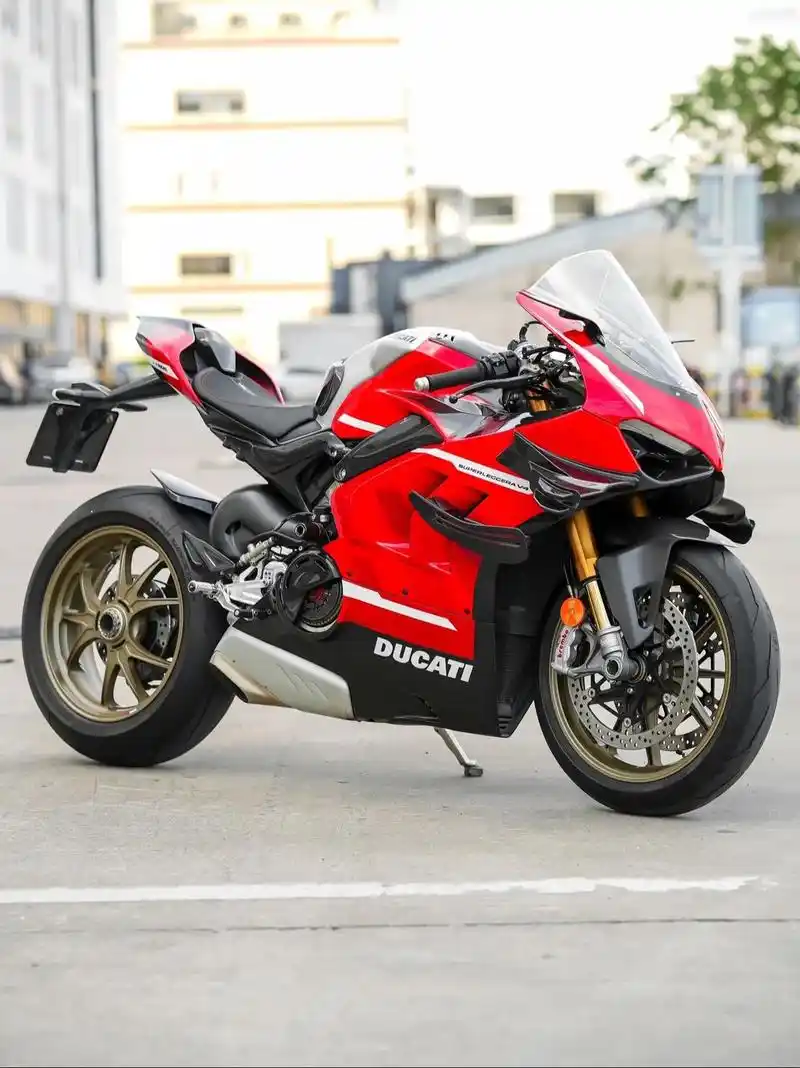 车型:21年杜卡迪v4sp 公里:4000 公里02(3手户) 简介