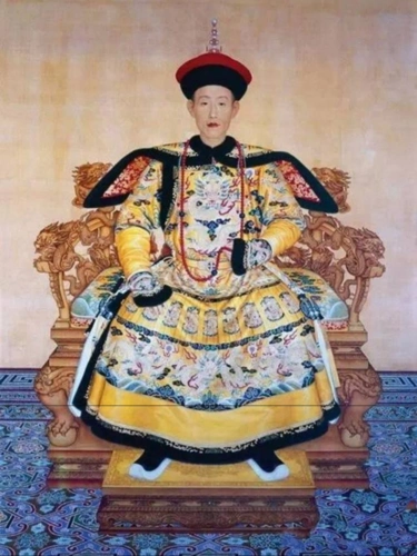 历史上,除了清朝皇帝没有哪朝皇帝戴佛珠的.