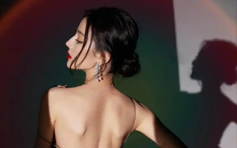 【迪丽热巴/红毯】你看不惯吗?明年再看吧.