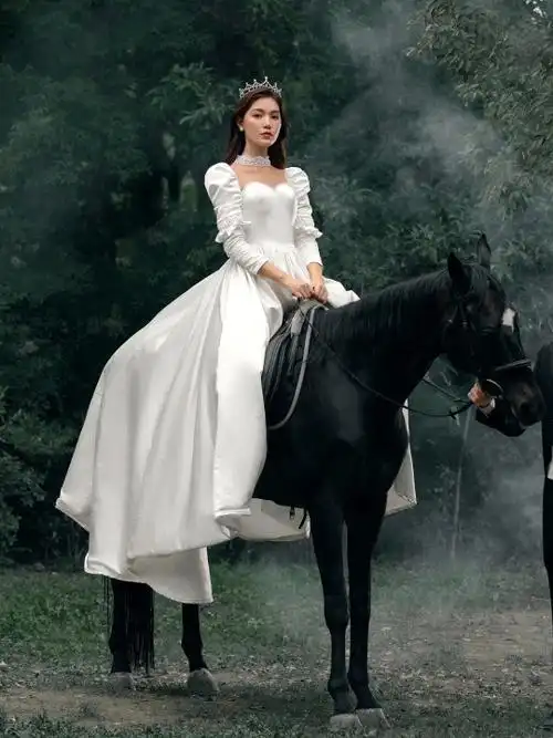 骑马婚纱照