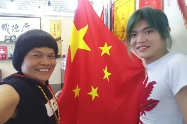 22岁的叶小霆,看起来比父亲帅气许多,实在是让人不可思议!