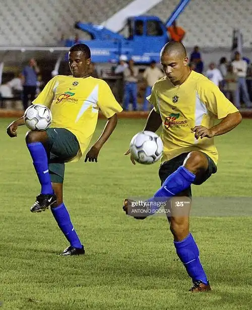 2002世界杯巴西球员短袖训练