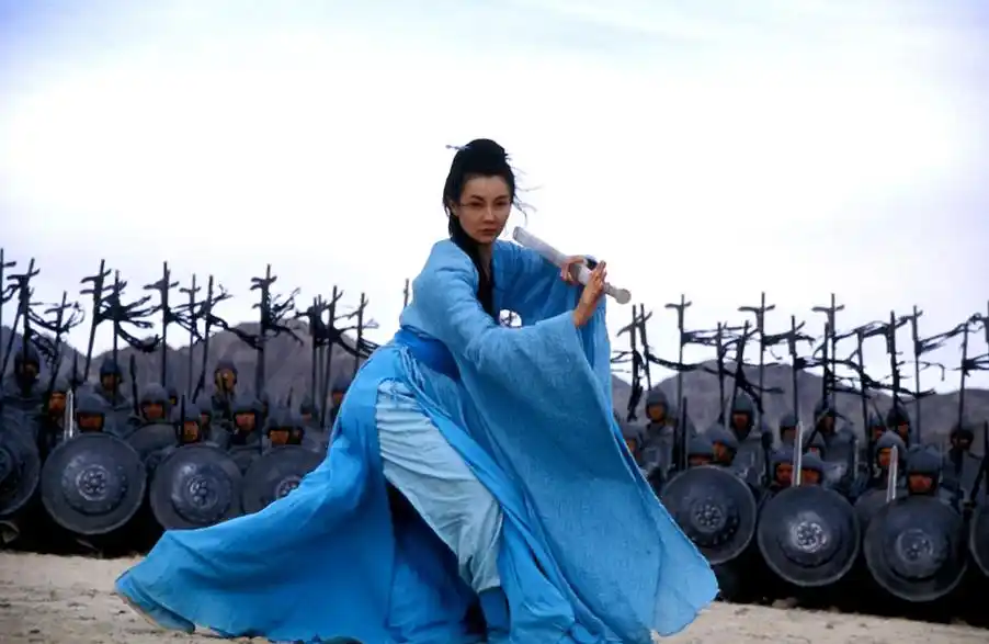 2002年的电影《英雄》,奠定了中国电影市场化的里程碑,同时也是张艺谋