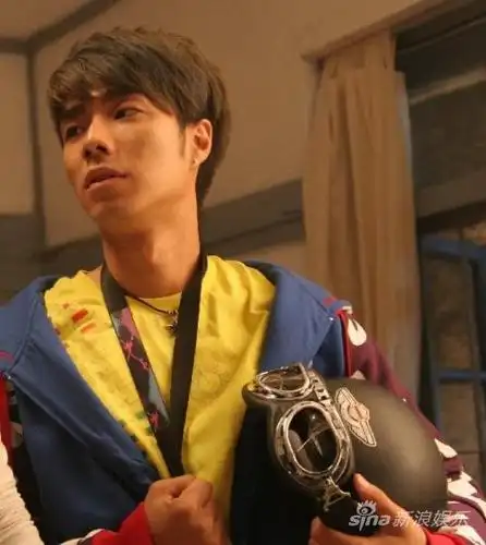 袁成杰加盟铠甲勇士变身勇士圆英雄梦图