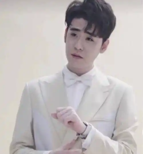 自带豪门气质的张云雷,西装造型真的绝了!你们有没有心动呢