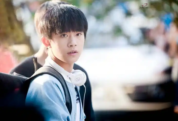 易烊千玺 #tfboys 电视剧我们的少年时代拍摄花絮 高清 可爱