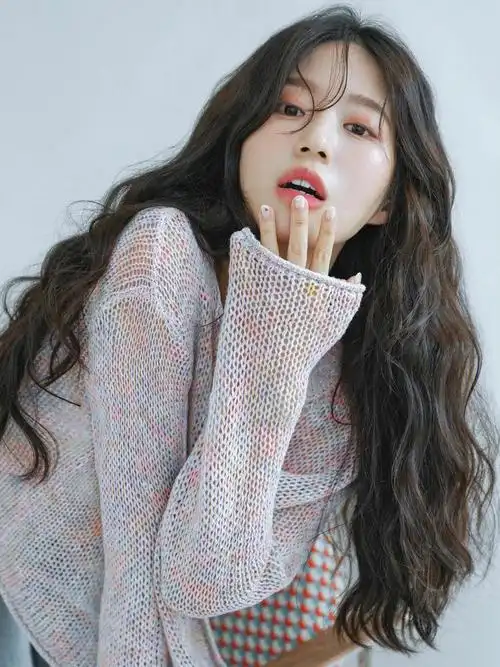 烫一次可以美半年的甜美减龄法式慵懒卷发