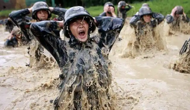 真实的特种兵训练是怎样的?别被电视剧骗了,荒野求生都不算啥
