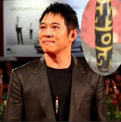 李连杰高调现身五台山住持亲自迎接其面容苍老需保镖搀扶