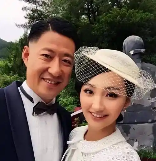 著名演员于震:感谢前妻给我泼尽脏水,才让我找到真爱妻子辛月_方柏霓