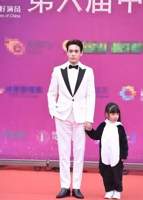 曾舜晞陈钰琪重聚,合照唯美甜蜜_内心_一身_样子