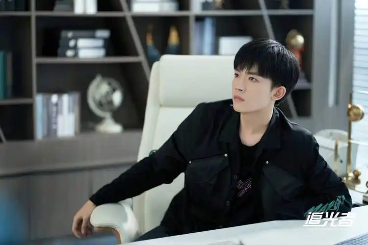 电视剧《追光者》正在腾讯视频和芒果tv热播中,期待与你的相遇.