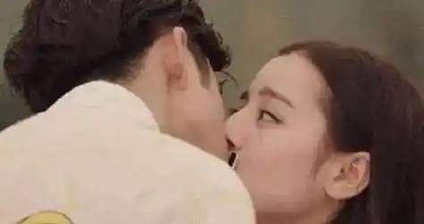 女星吻戏道具万茜用饺子关晓彤咬线头杨紫的方法最奇葩