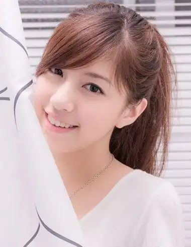 女生刘海一般斜那边好看 女生斜刘海多长最适合