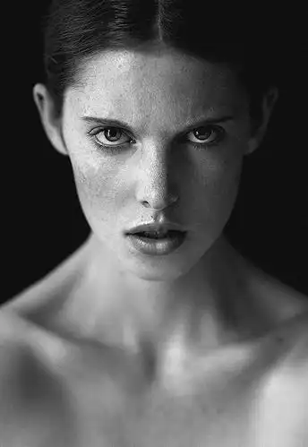 极富质感的黑白人物肖像摄影